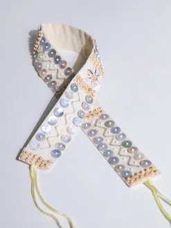 Cinto bege com missangas