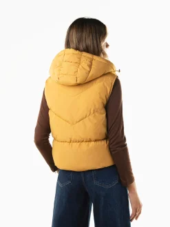 Colete acolchoado amarelo com capuz