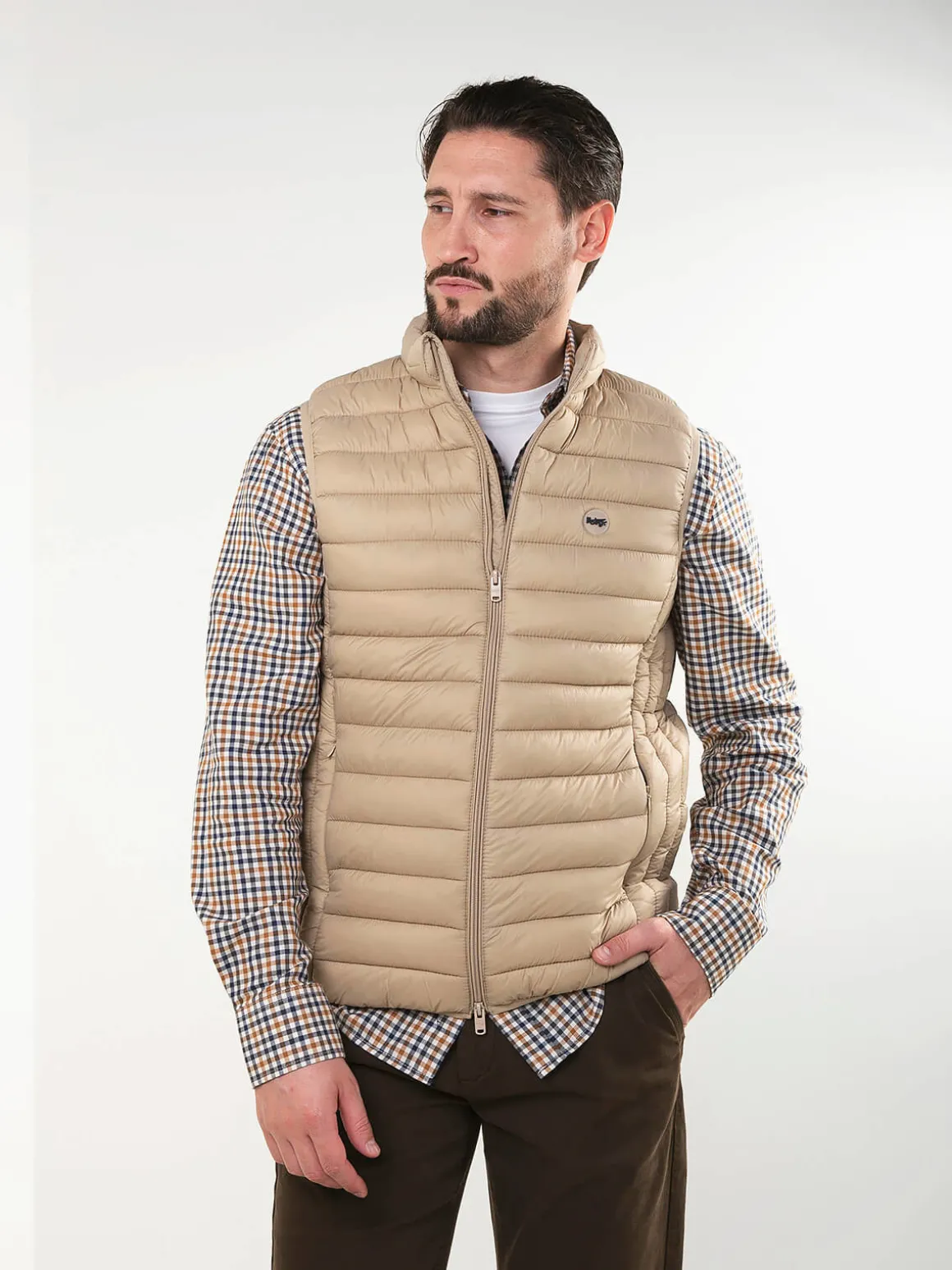 Colete acolchoado leve com gola subida