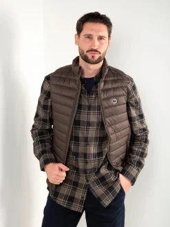 Colete acolchoado leve com gola subida