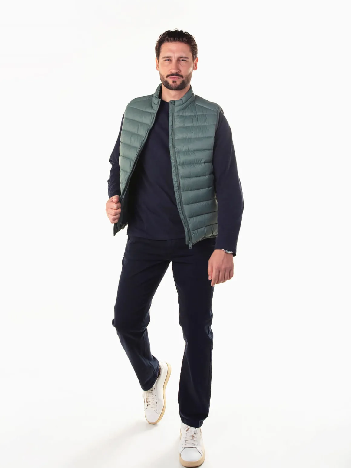 Colete acolchoado leve gola subida