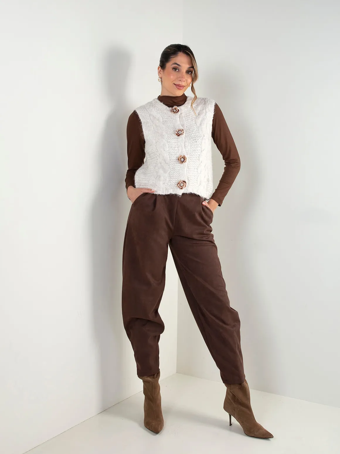 Colete de malha com botões florais