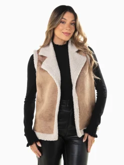 Colete efeito camurça com gola e pelo