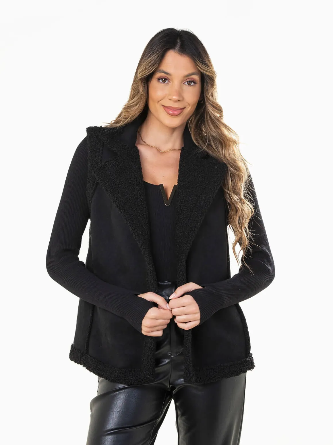 Colete efeito camurça interior em pelo