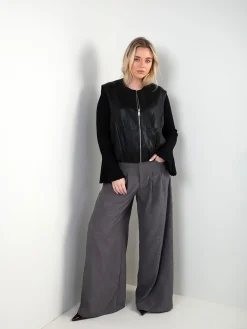 Colete efeito pele com decote redondo