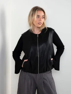 Colete efeito pele com decote redondo