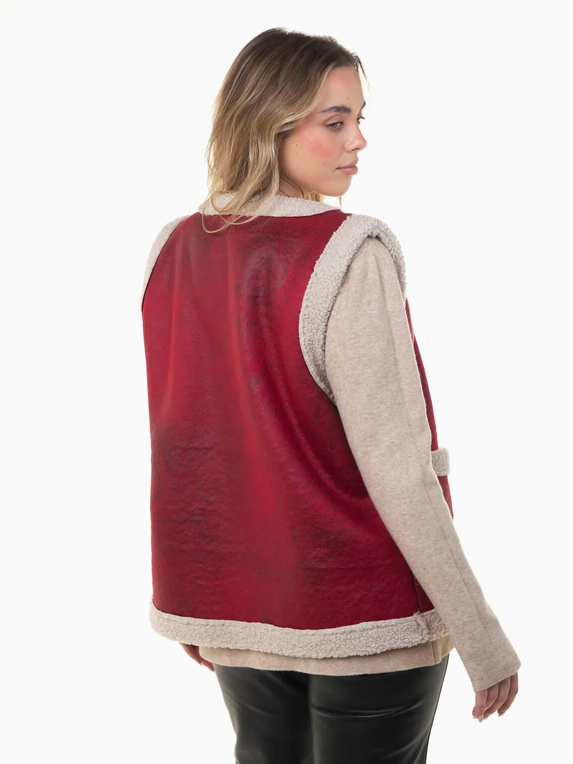 Colete efeito pele com pelo encaracolado