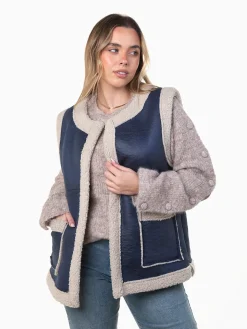 Colete efeito pele com pelo encaracolado