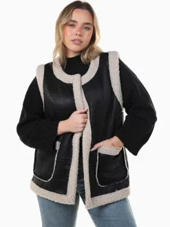 Colete efeito pele com pelo encaracolado