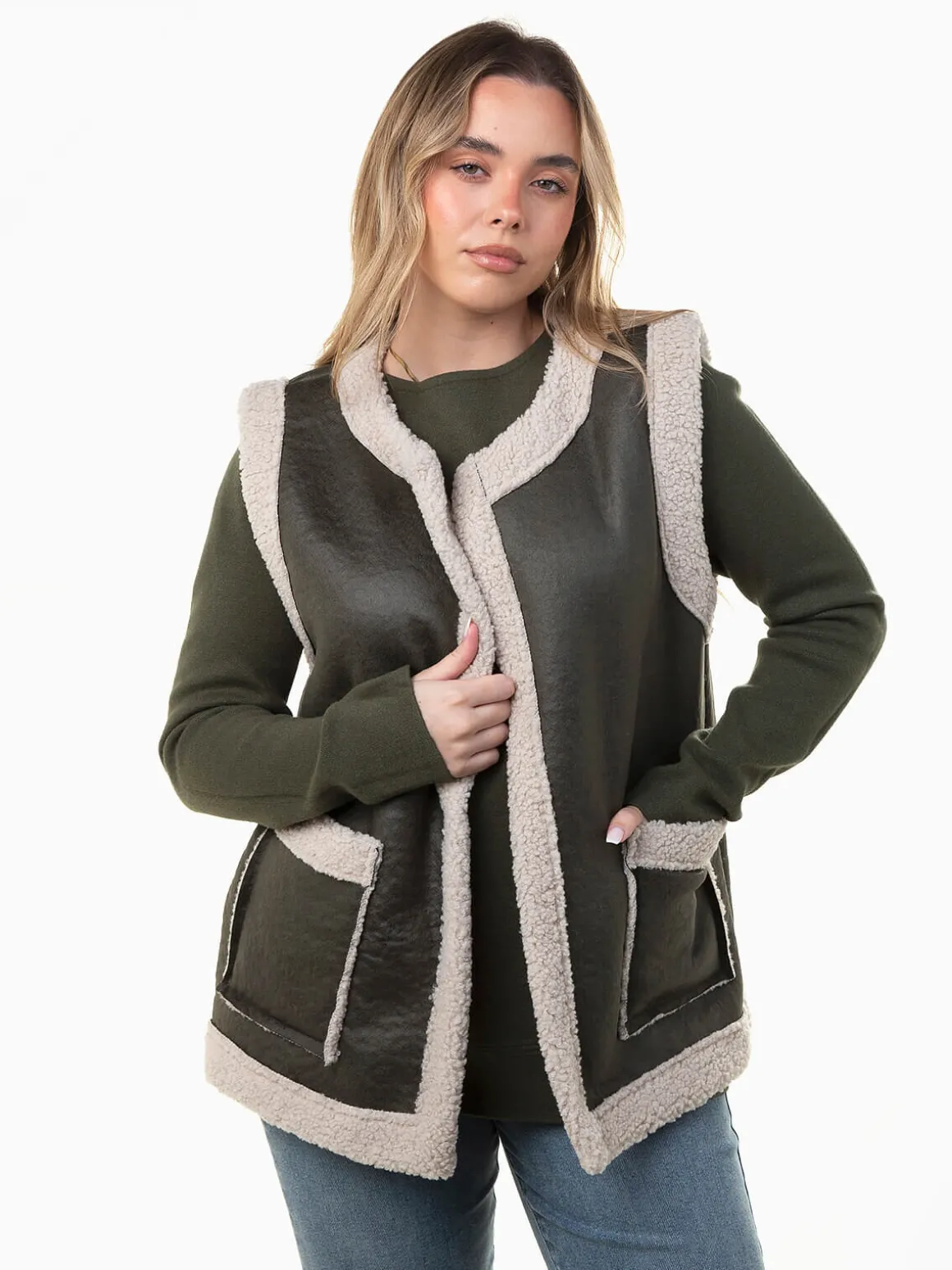 Colete efeito pele com pelo encaracolado