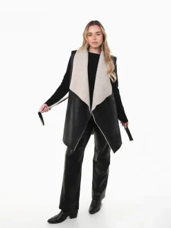 Colete efeito pele com pelo encaracolado