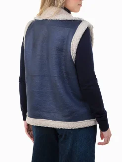 Colete efeito pele envelhecida com pelo encaracolado