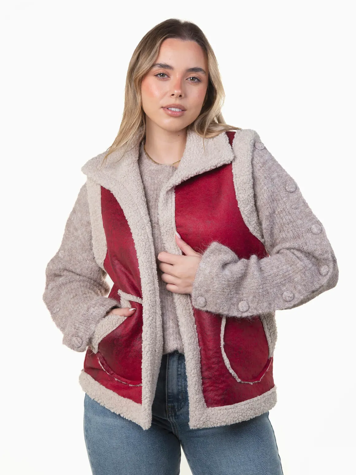 Colete efeito pele envelhecida com pelo encaracolado