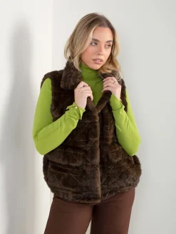 Colete efeito pelo com bolsos