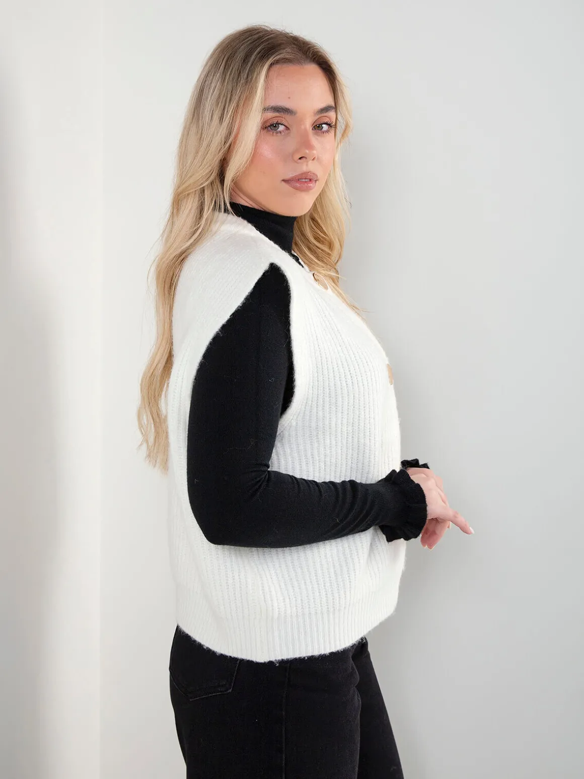 Colete malha pérola com botóes