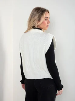 Colete malha pérola com botóes