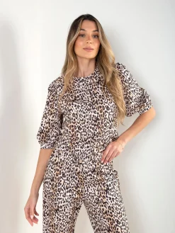 Conjunto animal print camisola e calças