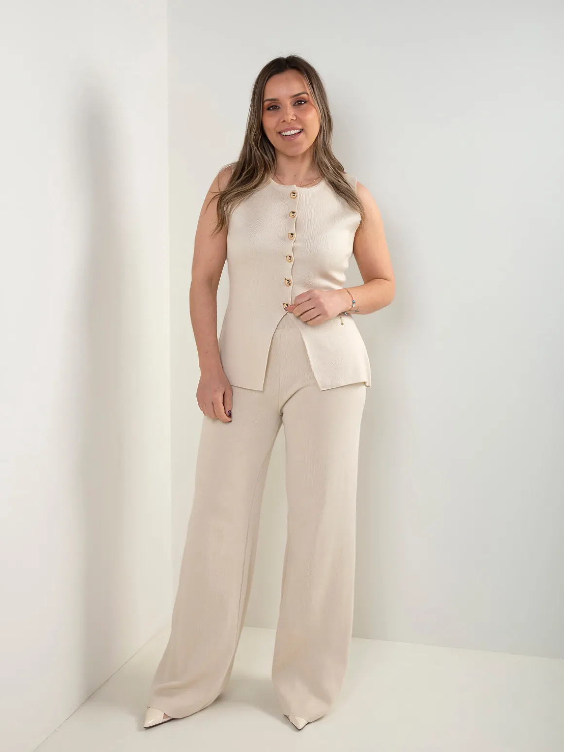 Conjunto em malha com colete e calças