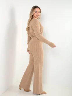 Conjunto malha casaco e calças