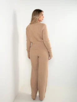 Conjunto malha casaco e calças