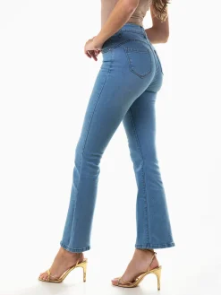 Jeans flare efeito push-up