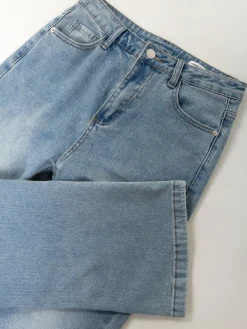 Jeans straight fit com bordado