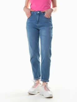 Jeans tapered mom fit azul claro