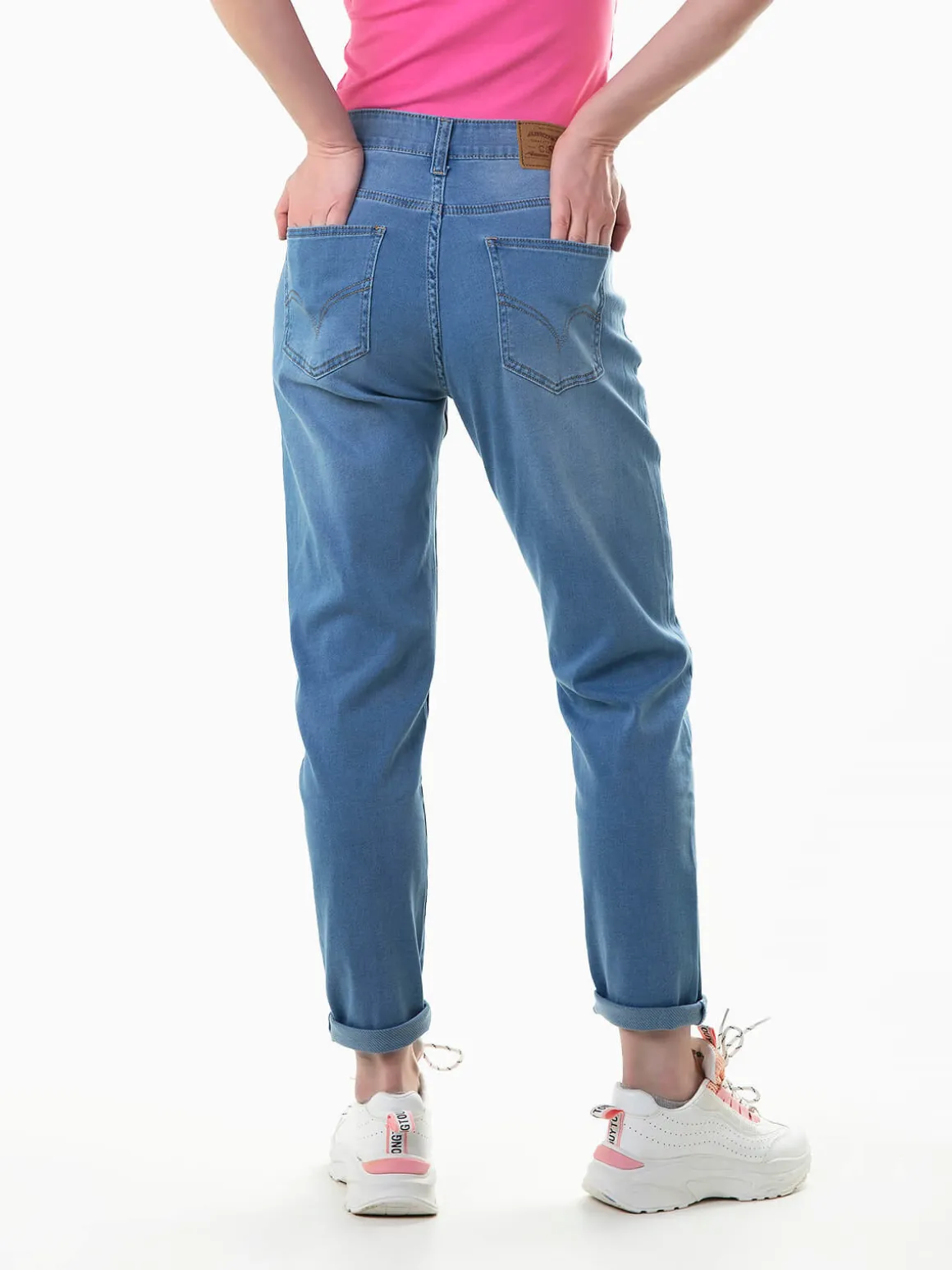Jeans tapered mom fit azul claro