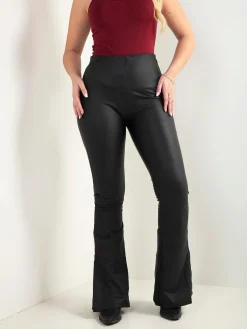 Leggings efeito pele à boca de sino