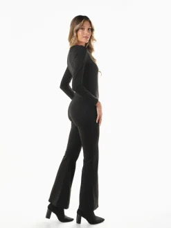 Macacão justo com decote quadrado