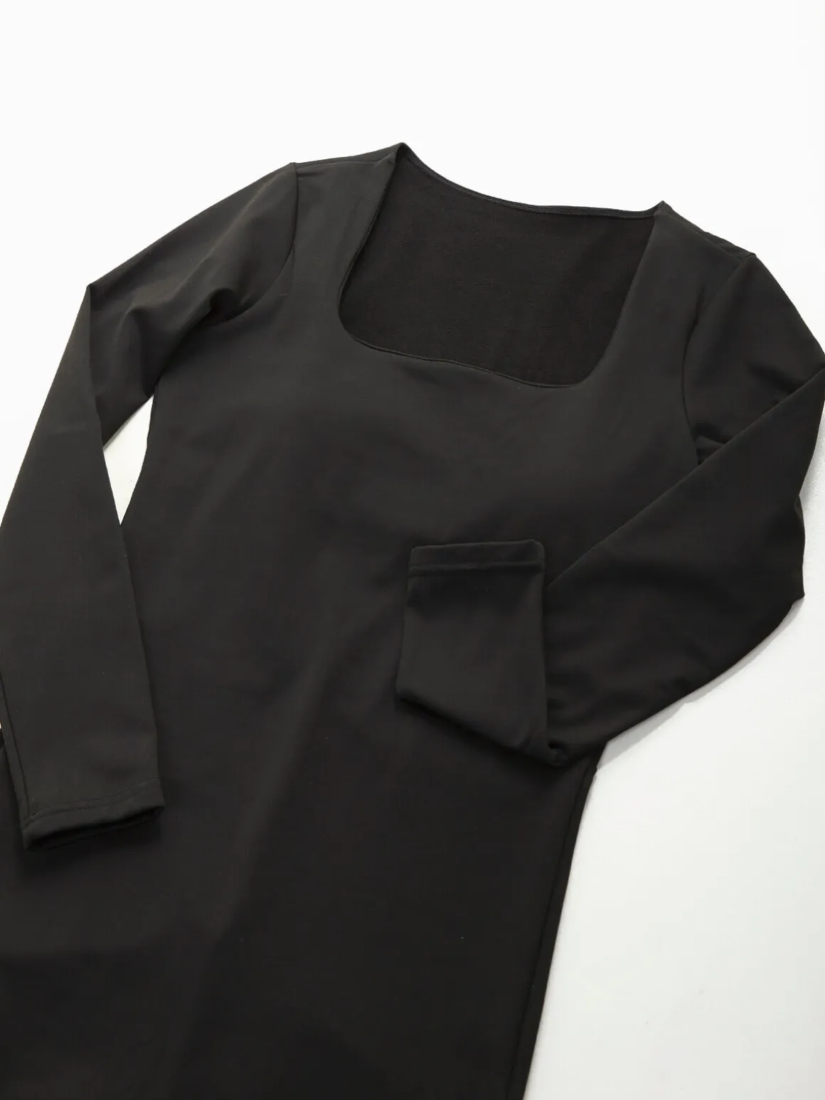 Macacão justo com decote quadrado