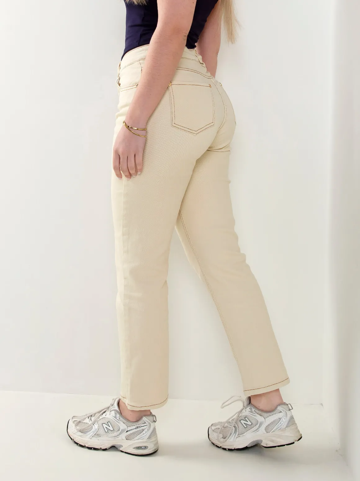 Mom jeans bege cintura alta