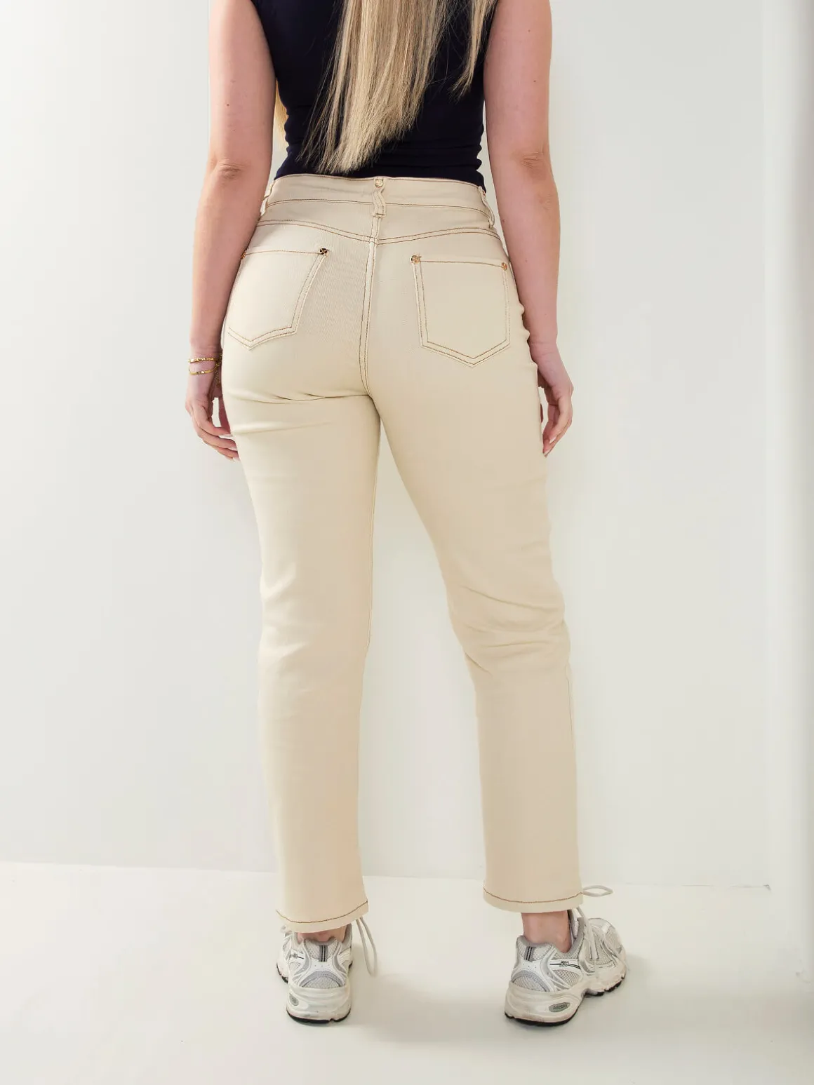 Mom jeans bege cintura alta