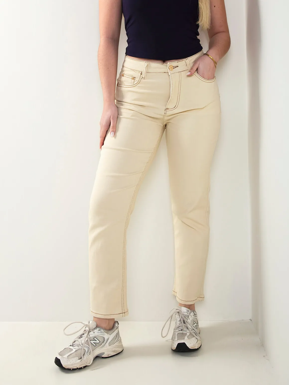 Mom jeans bege cintura alta