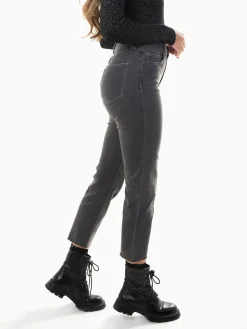 Mom jeans cinza base desfiada