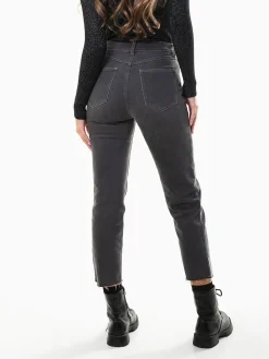 Mom jeans cinza base desfiada