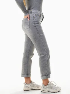 Mom jeans cinza com dobra