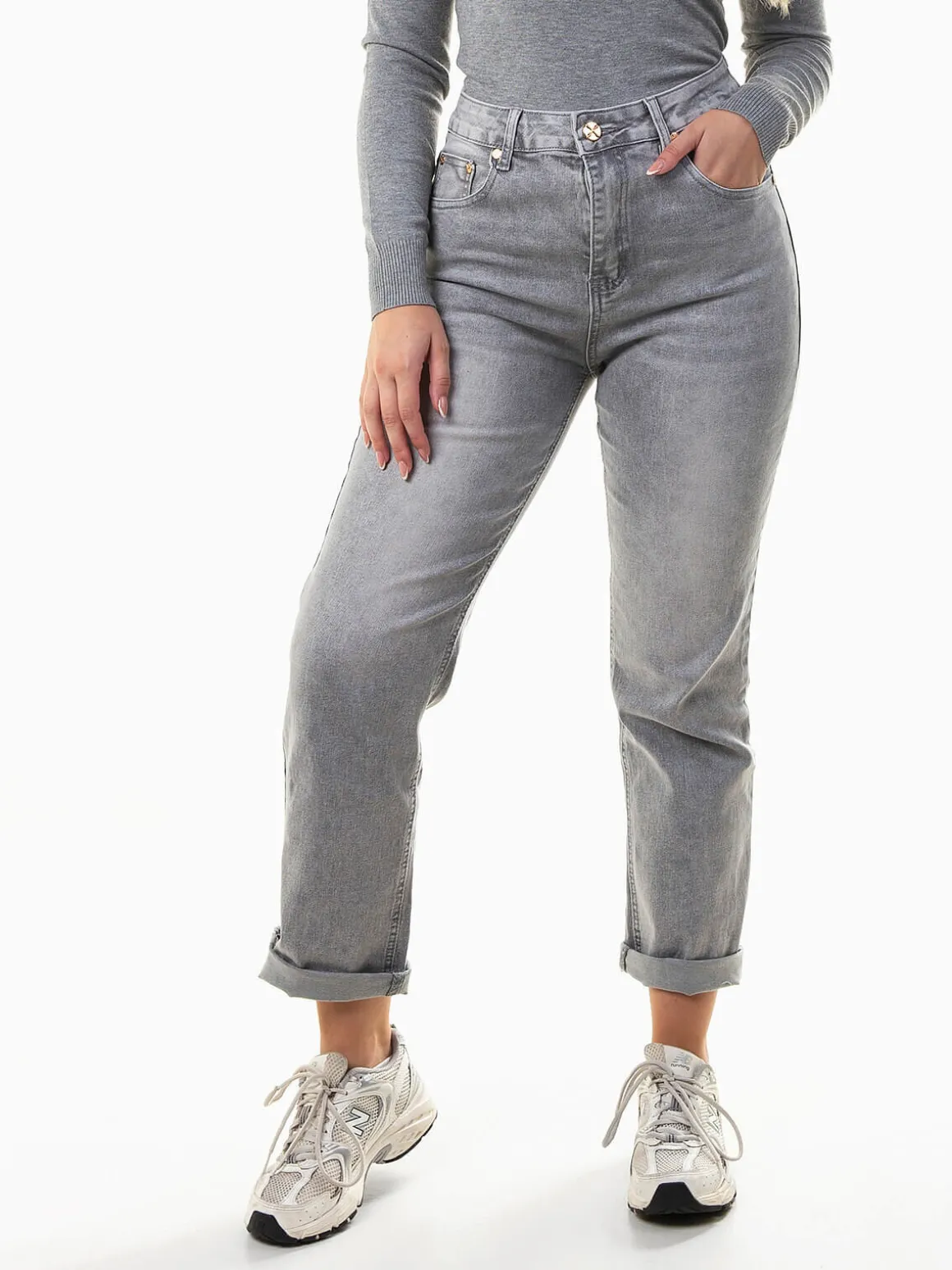 Mom jeans cinza com dobra