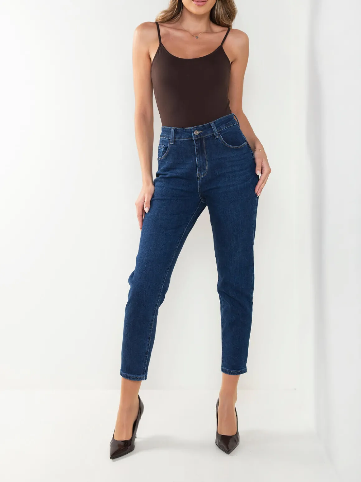 Mom jeans com efeito push-up