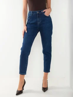 Mom jeans com efeito push-up