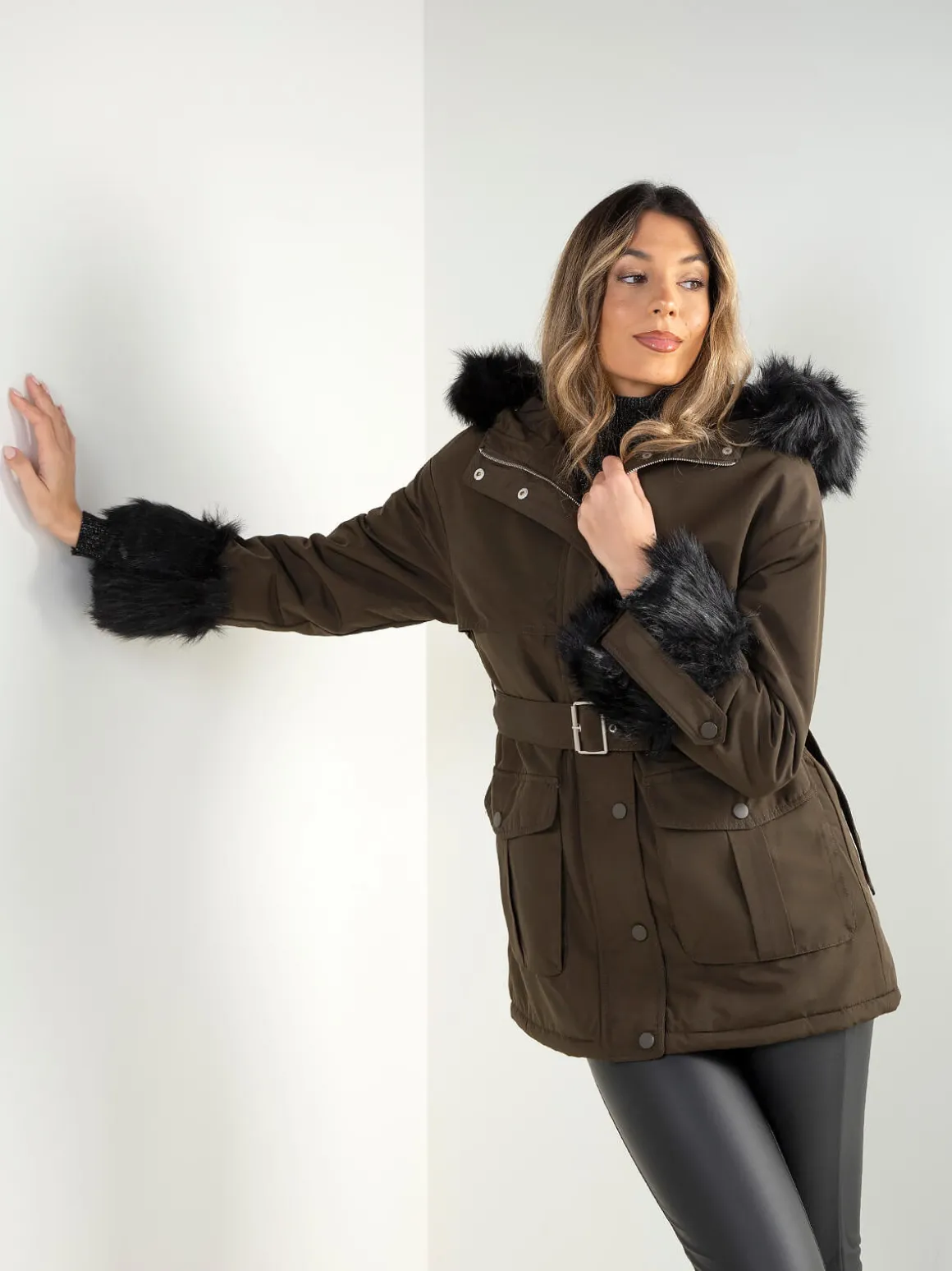 Parka acolchoada com cinto