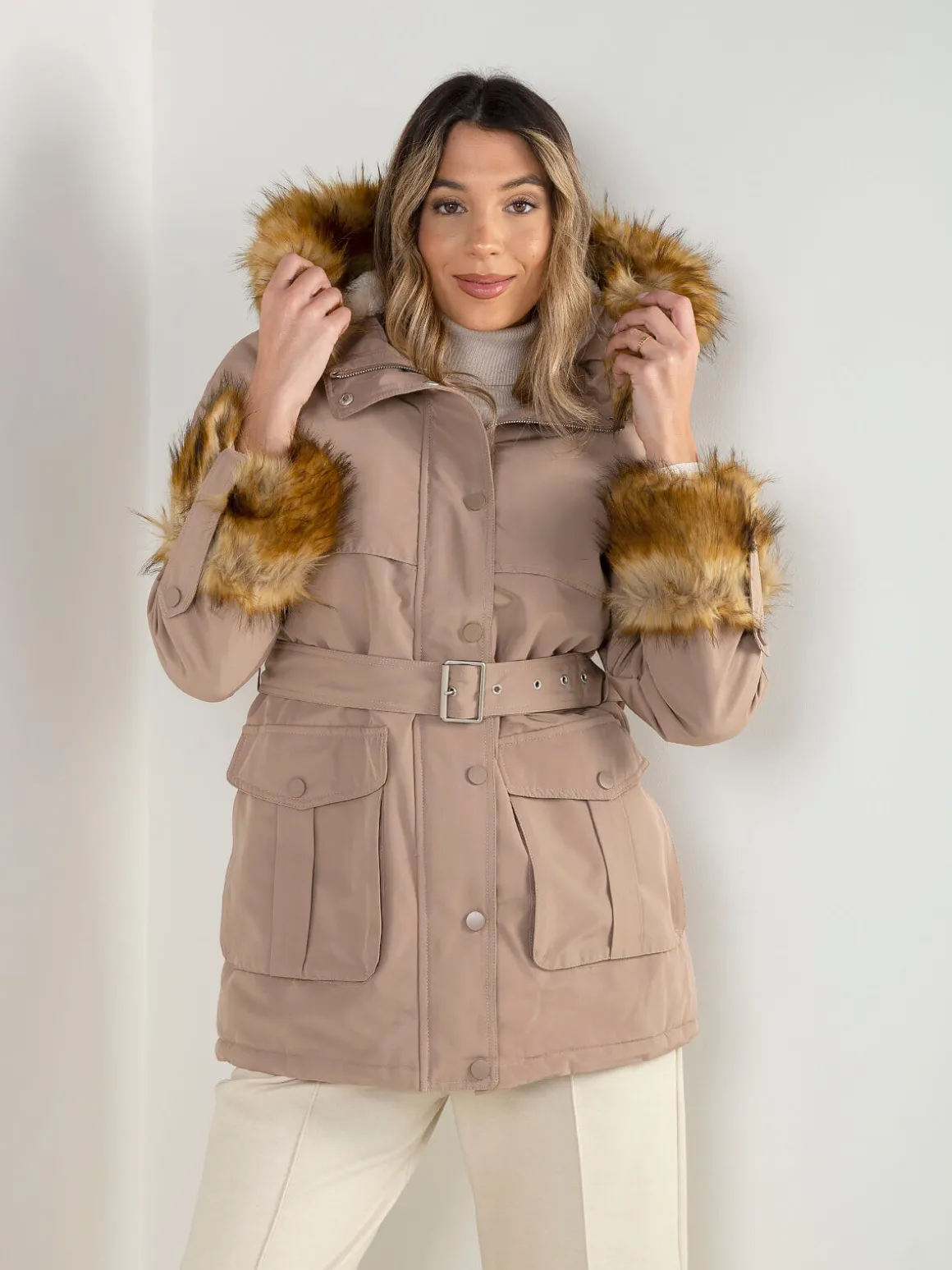 Parka acolchoada com cinto