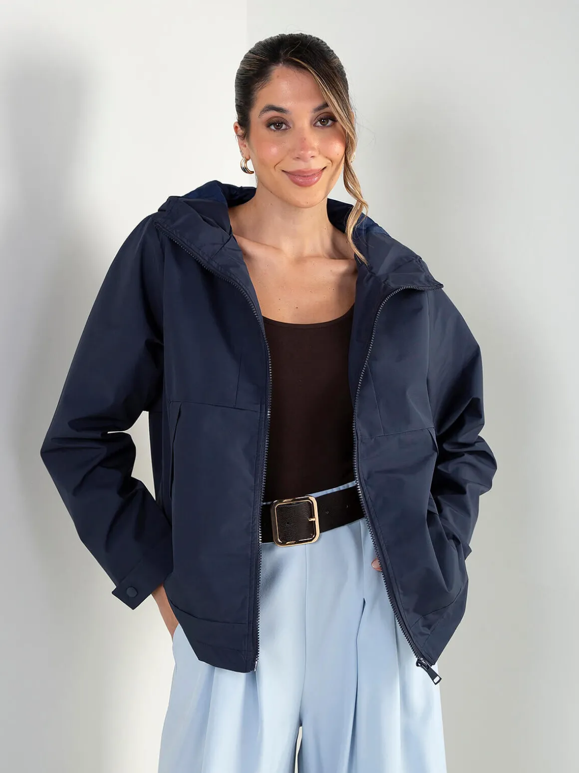 Parka com capuz e elástico