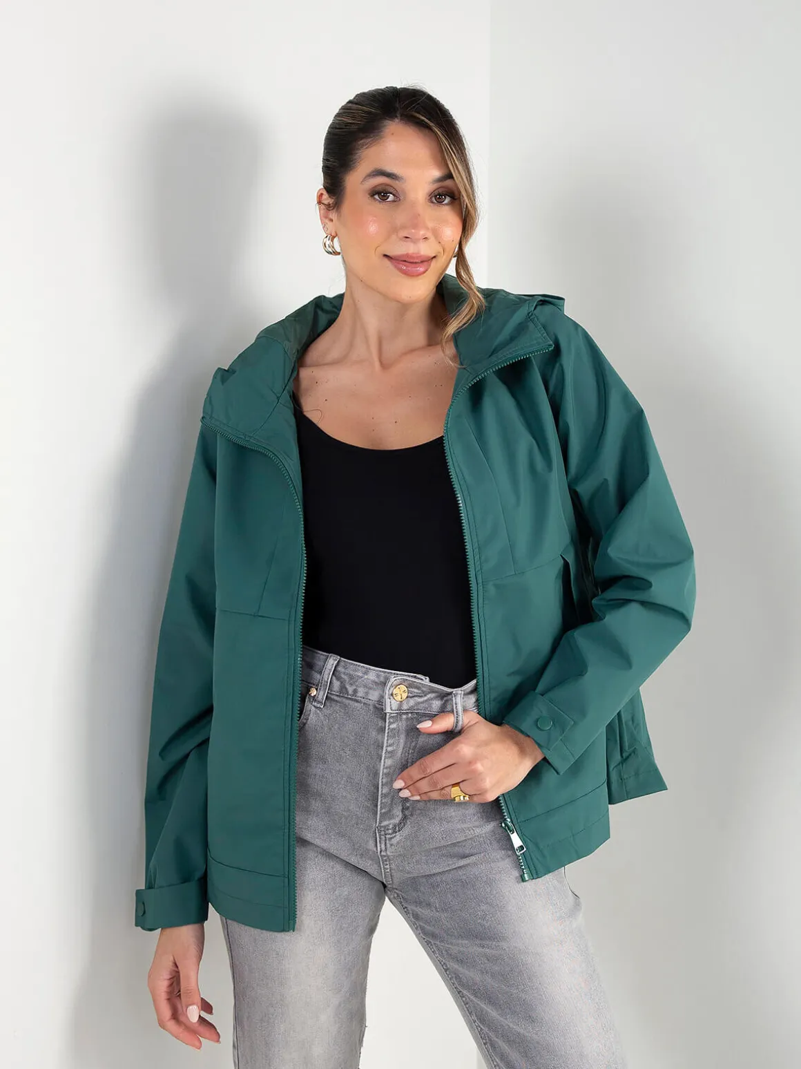 Parka com capuz e elástico