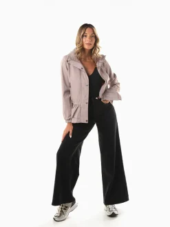 Parka com capuz e folhos