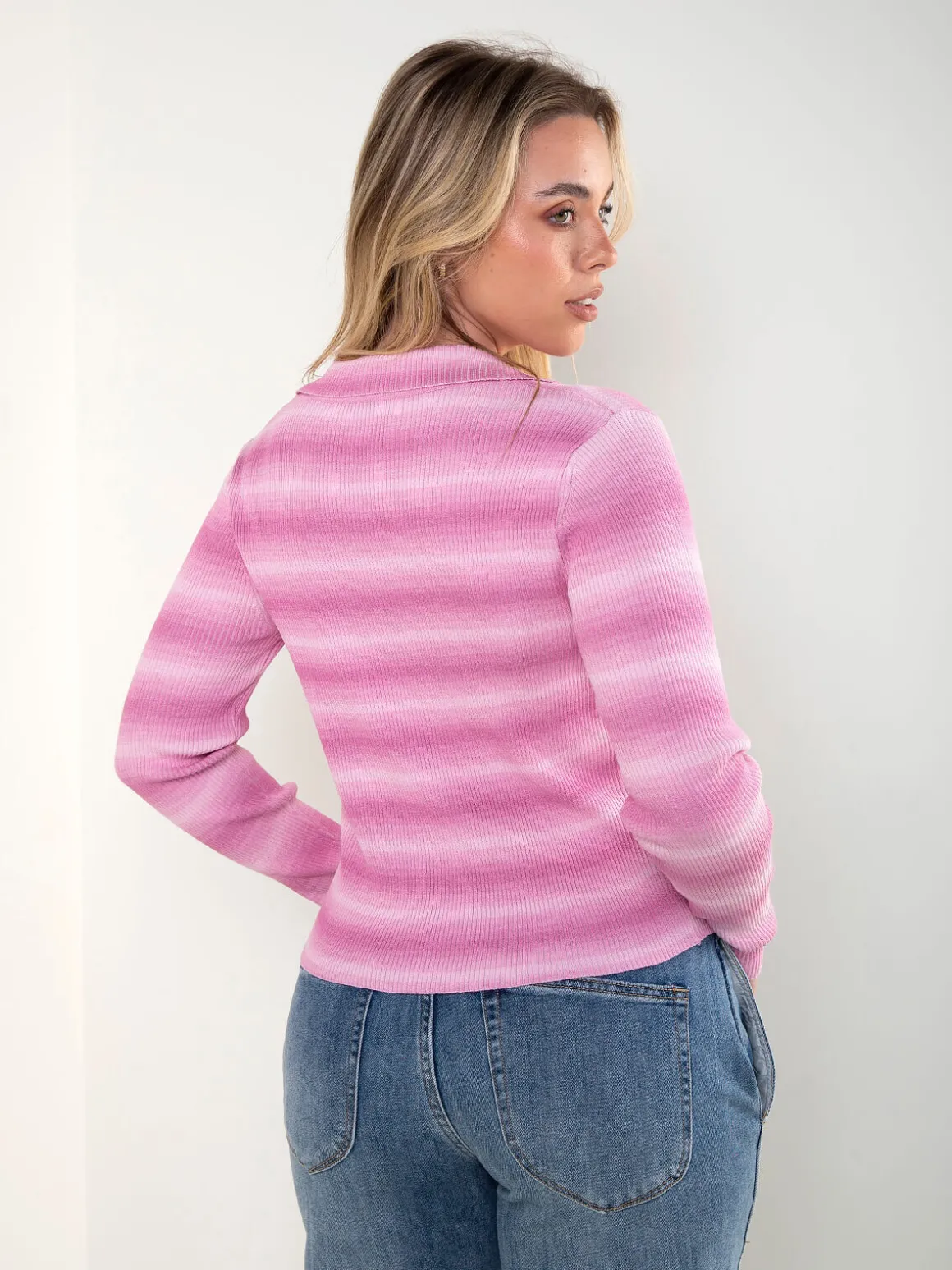 Polo malha canelada ás riscas