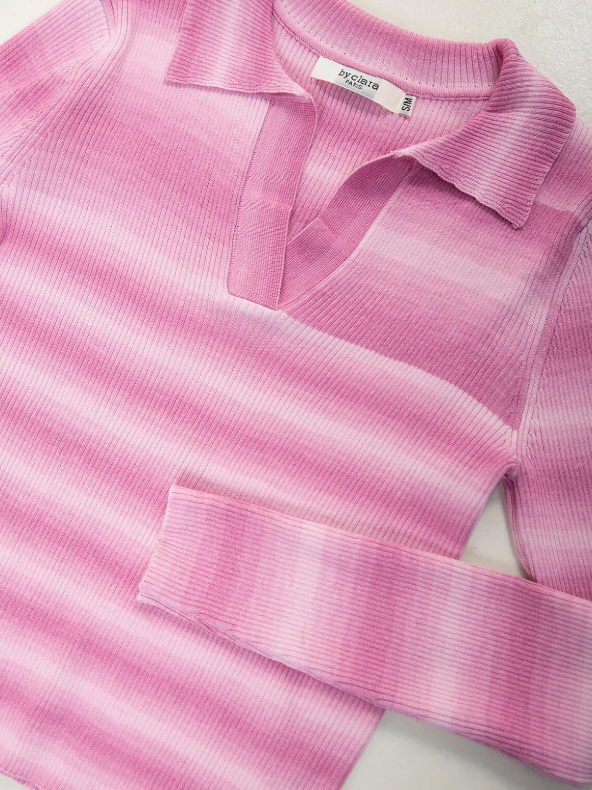 Polo malha canelada ás riscas