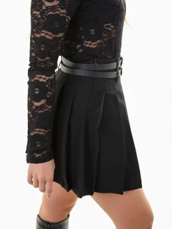 Saia curta às pregas com cintura alta