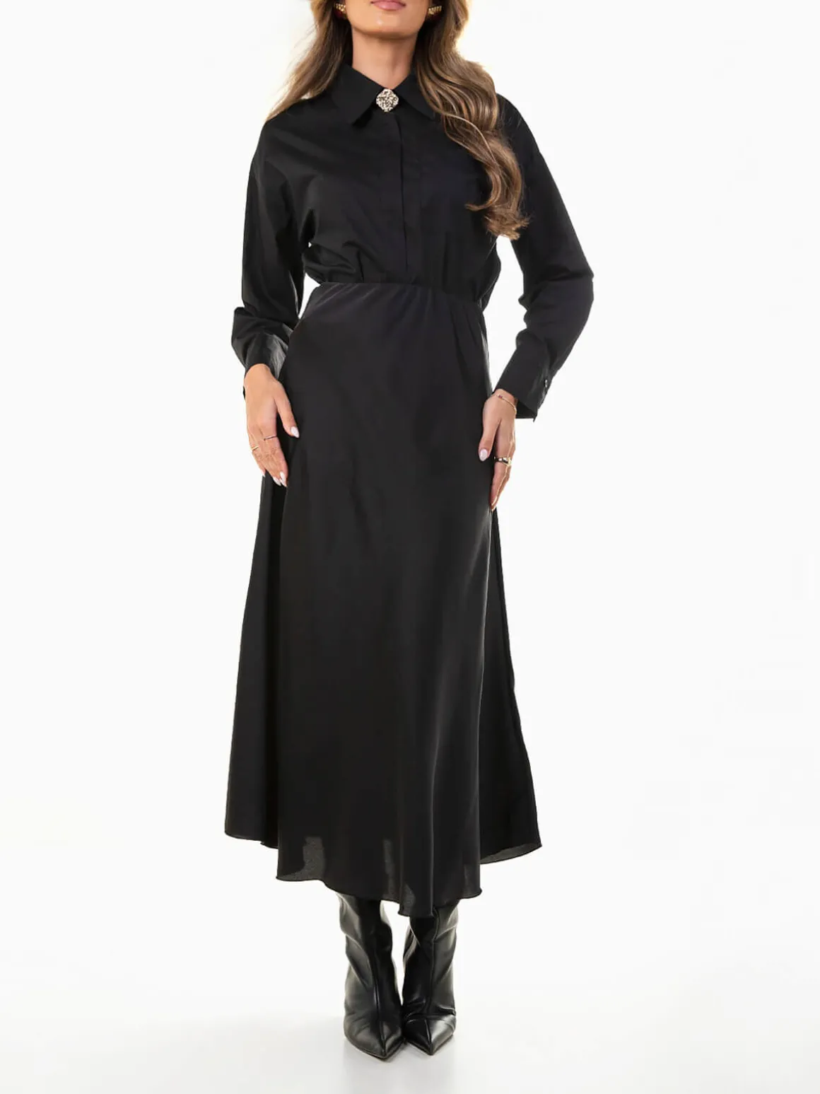 Saia midi acetinada cintura alta