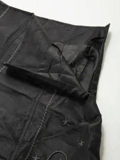 Saia midi acetinada com bordados